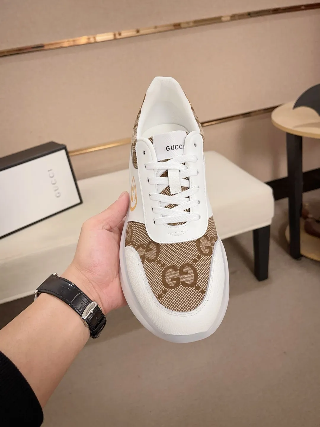 Men's men's shoes💰 462💰🇮🇹🇮🇹GUCCI🔍🔍new models are on sale at the same time at the counter. The uppers🇮🇹 are made of top-grain cowhide imported from Italy. Fully imported genuine leather lining 💪💪, completely 1⃣️ to 1⃣️ replica 🇮🇹💪💪, ⚠ sole: original sole provided by the original factory, exclusive movable molded sole super comfortable, ⚠ original factory follow-up, 🔍🔍 high quality, you can go in and out of the counter at will, welcome to compare⚠. Code number:38-44